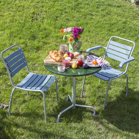 Atelier Alinea Klassicher Bistrotisch mit zwei Stühle