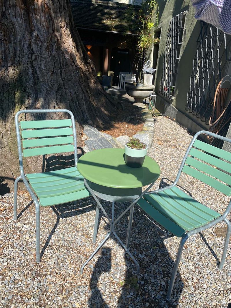 Atelier Alinea Klassicher Bistrotisch mit zwei Stühle