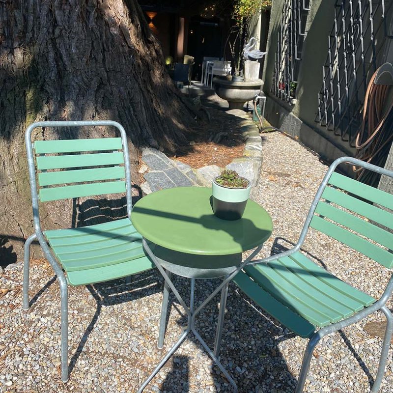 Atelier Alinea Klassicher Bistrotisch mit zwei Stühle